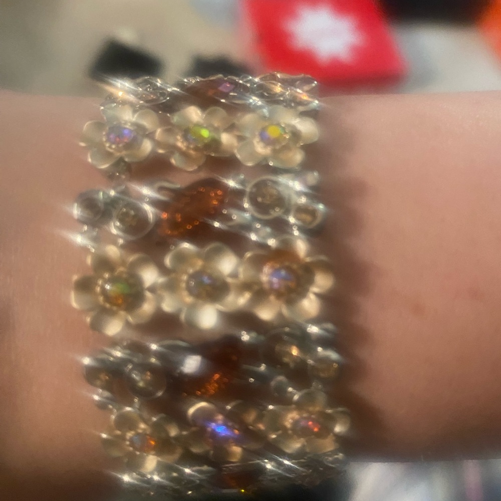 Premiere Designs stretchy flower bracelet